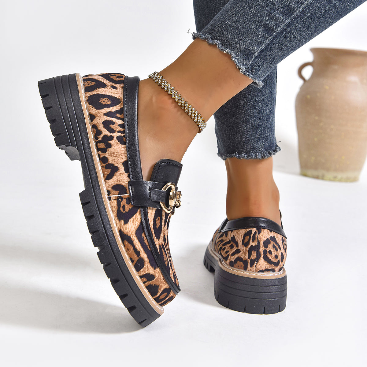 L011-Cemented shoes-size36-43 ($5.3-$5.8)