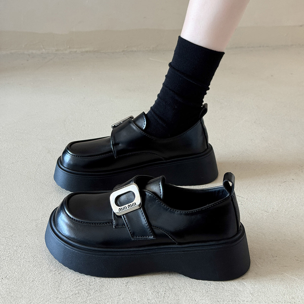 L017-Cemented shoes-size35-40 ($5-$5.5)