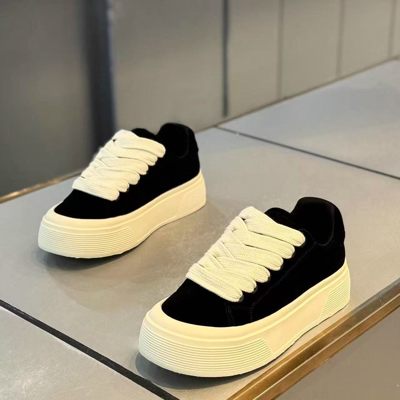 R758-Injected shoes-size39-44