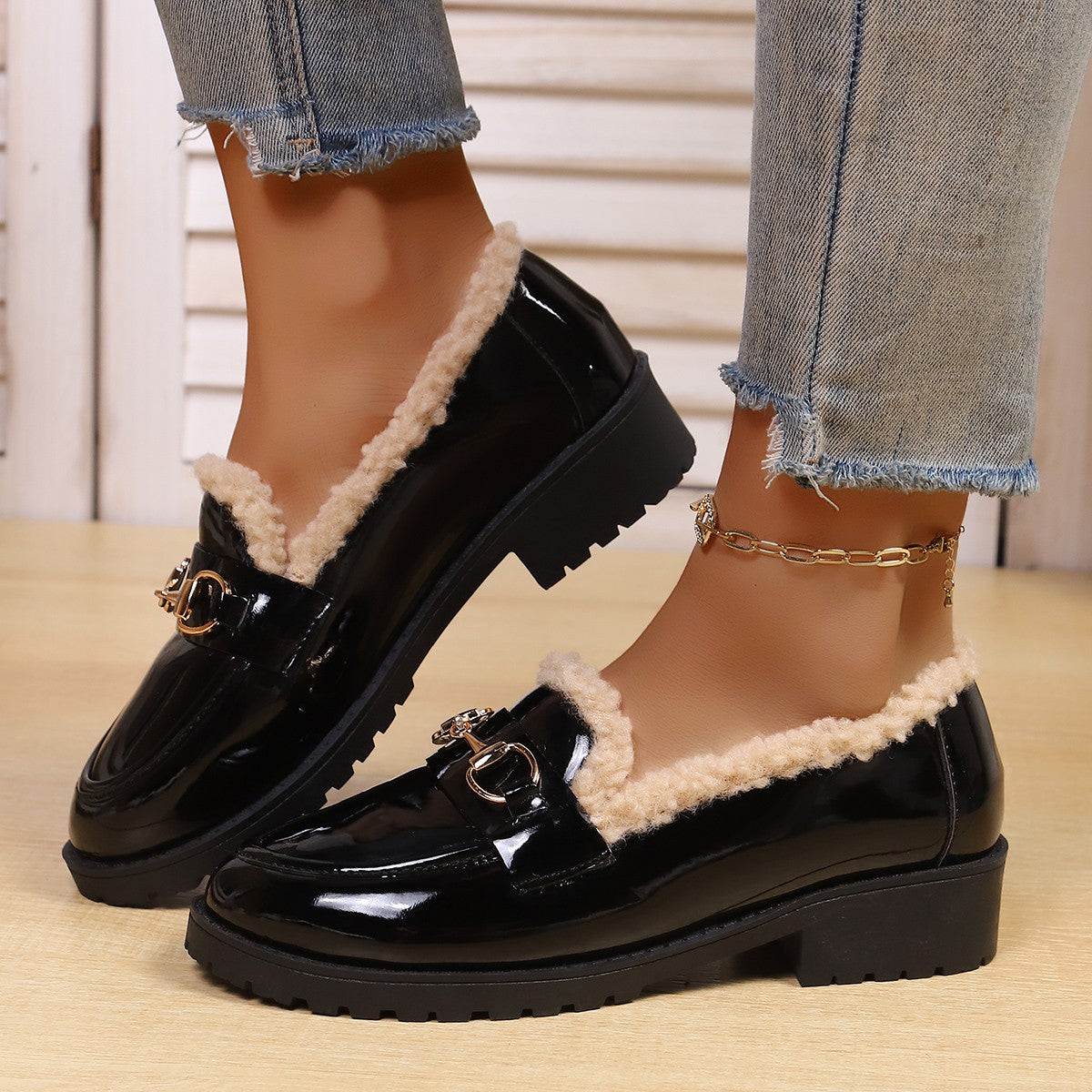 L026-Cemented shoes-size35-43 ($4.3-$4.8)