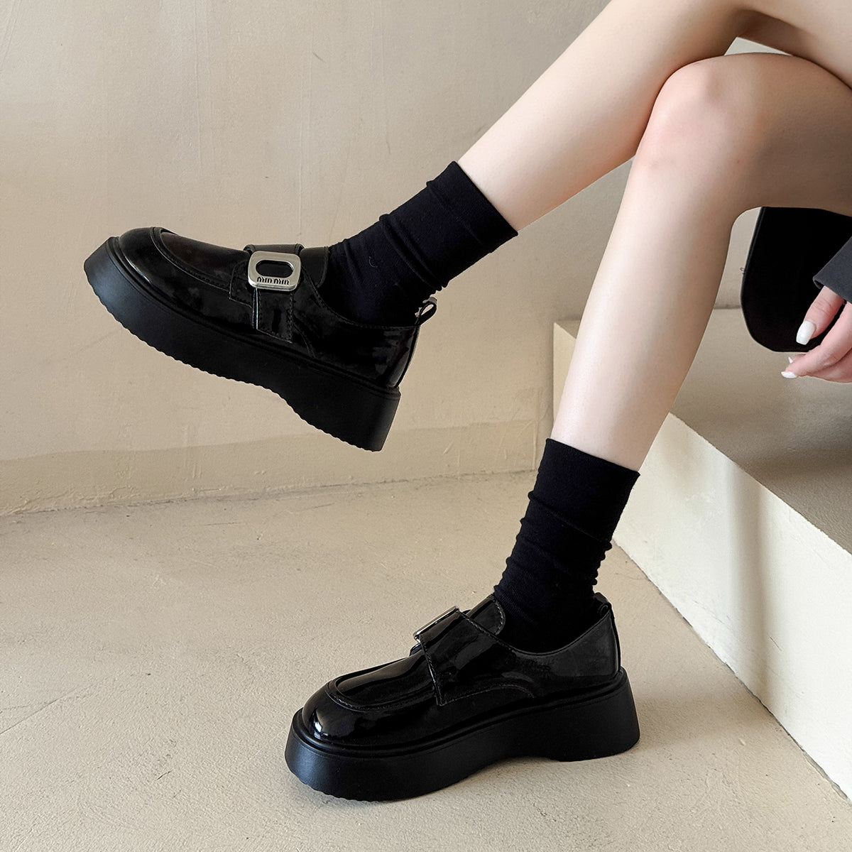 L017-Cemented shoes-size35-40 ($5-$5.5)