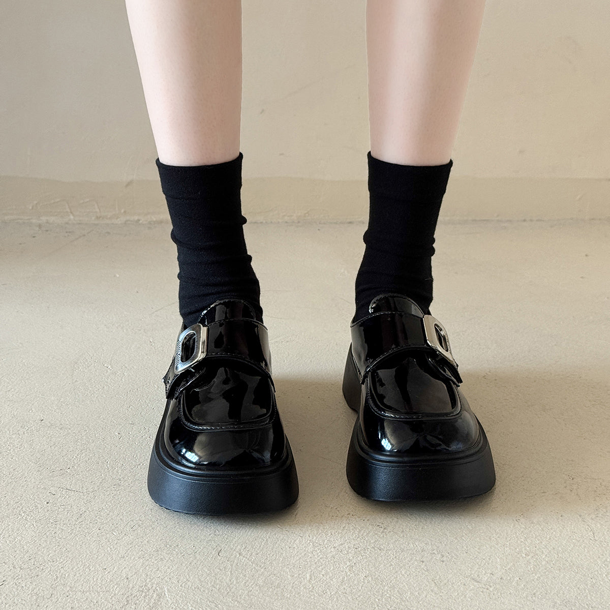 L017-Cemented shoes-size35-40 ($5-$5.5)